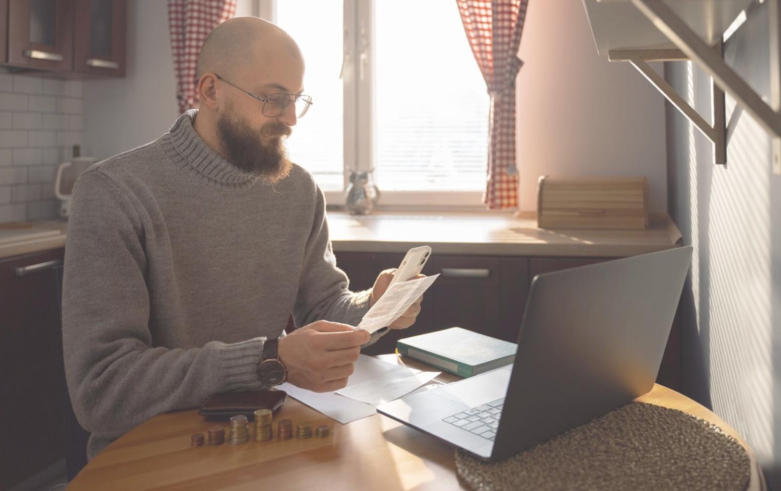 Studierende bei der Arbeit an Finanzmodellen